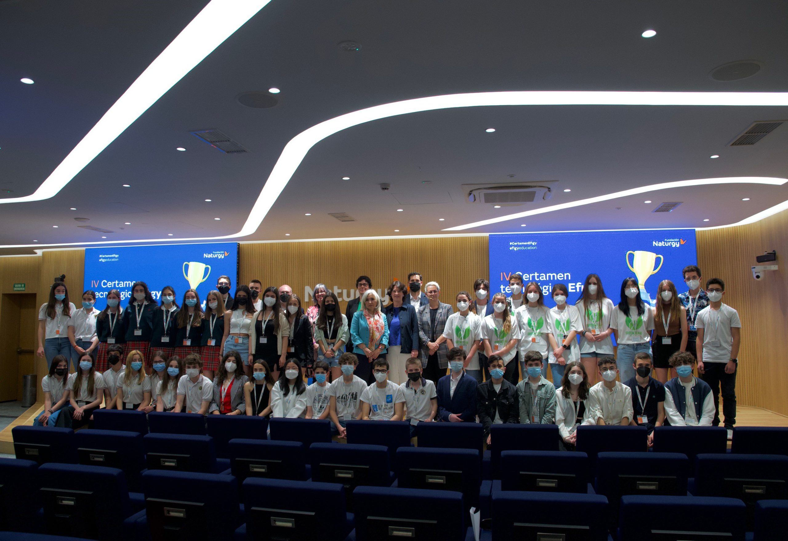 Foto grupo ganadores IV Certamen Tecnológico Efigy Fundación Naturgy (1)