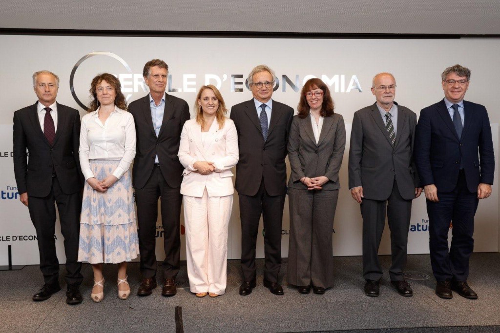 Expertos nacionales e internacionales han abordado los principales retos de la transición energética en Europa y España en un contexto marcado por la guerra en Ucrania, el cambio climático y un mayor proteccionismo comercial, y han abogado por lograr un equilibrio entre sostenibilidad, seguridad de suministro y competitividad.