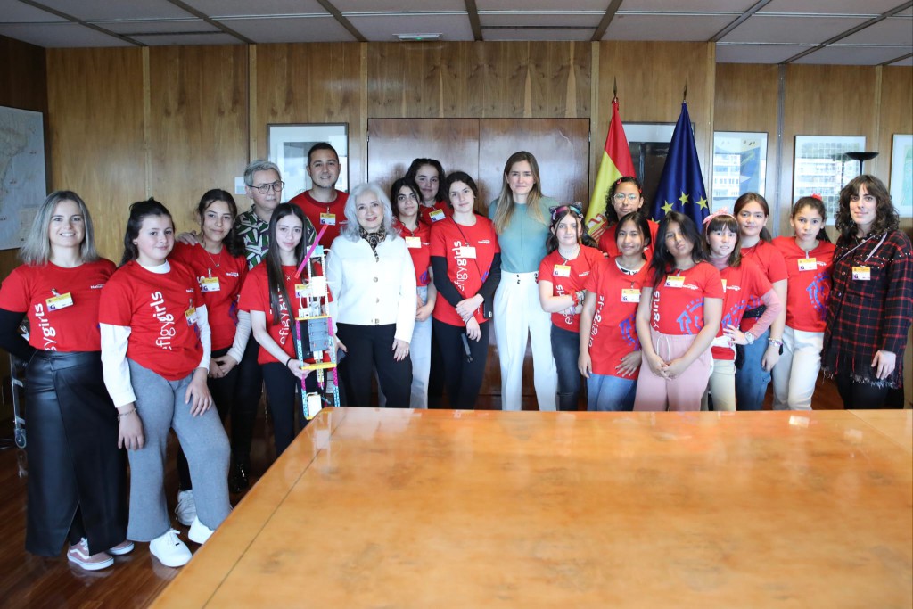Los equipos de chicas de dos de los centros participantes en este programa educativo de Fundación Naturgy han tenido hoy un encuentro privado con la ministra para la Transición Ecológica y el Reto Demográfico.