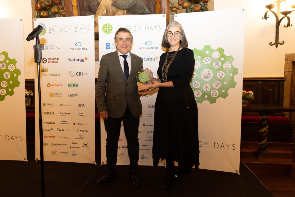 El Clúster d’Energies Renovables de Galícia ha lliurat els premis a les millors actuacions dutes a terme en el sector energètic gallec durant el 2025, en el marc de la Noite Enerxética, un esdeveniment celebrat aquest dijous a Santiago que va reunir una àmplia representació institucional i empresarial del sector.