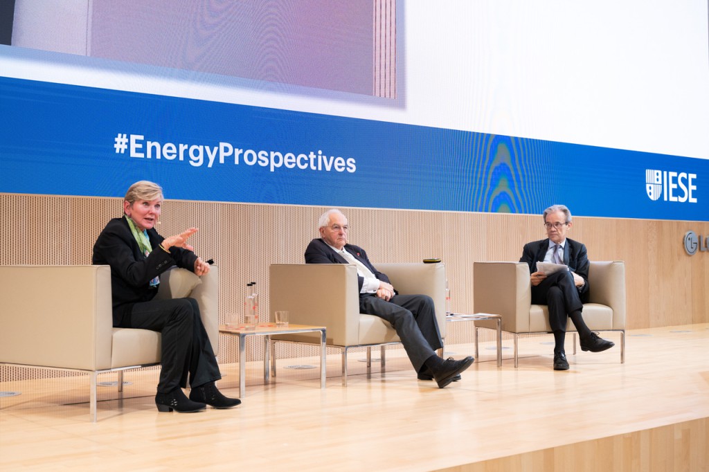 La ex secretaria del Departamento de Energía de Estados Unidos y el editor adjunto y columnista de economía en Financial Times han sido los protagonistas de una nueva edición del ciclo de conferencias organizadas por Fundación Naturgy e IESE, Energy Prospectives.